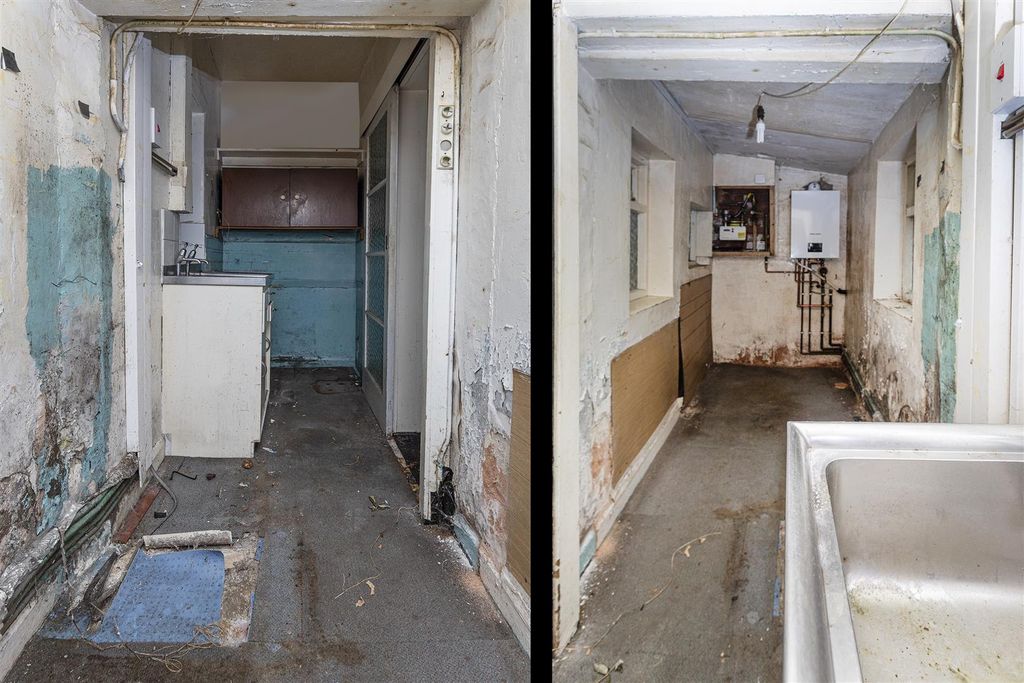 Property photo 3 of 17 Kitchen