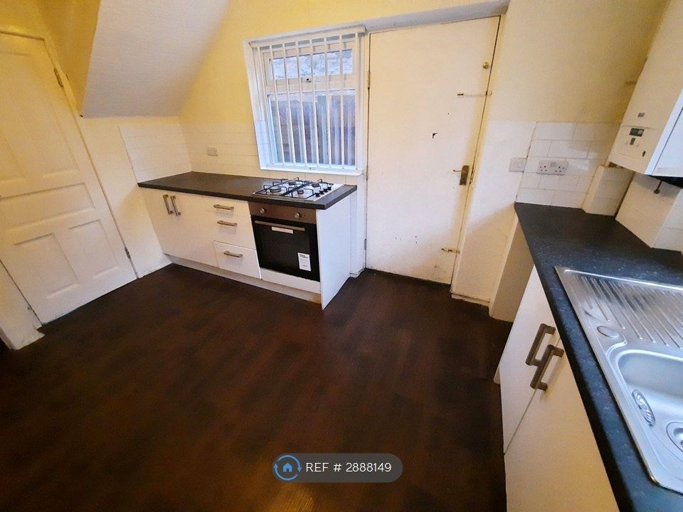 Property photo 3 of 7 Kitchen