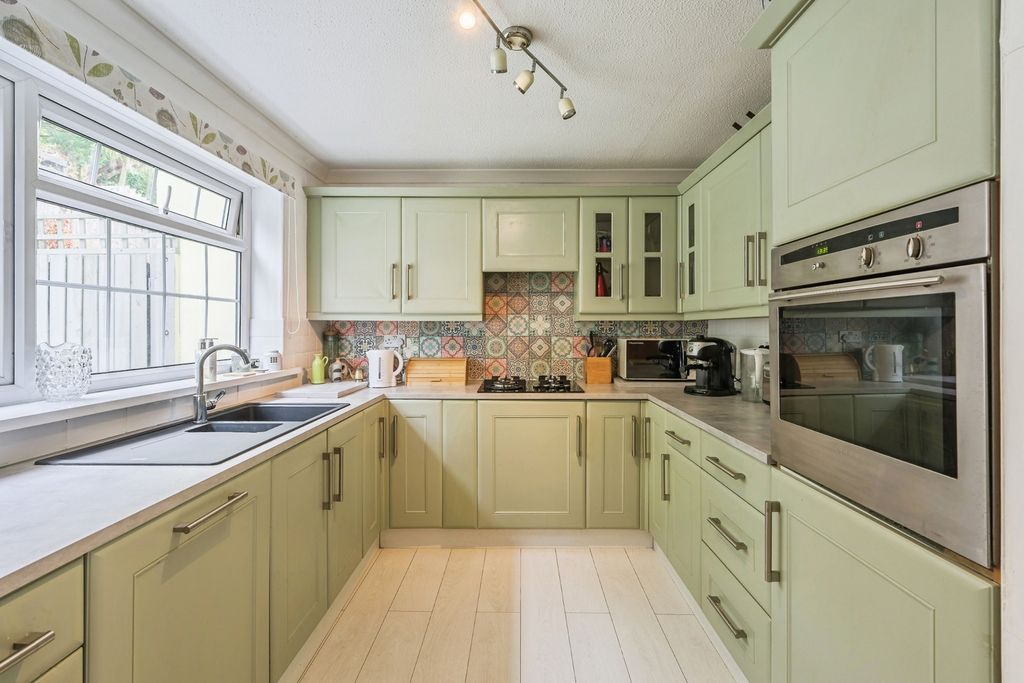 Property photo 3 of 19 Photo