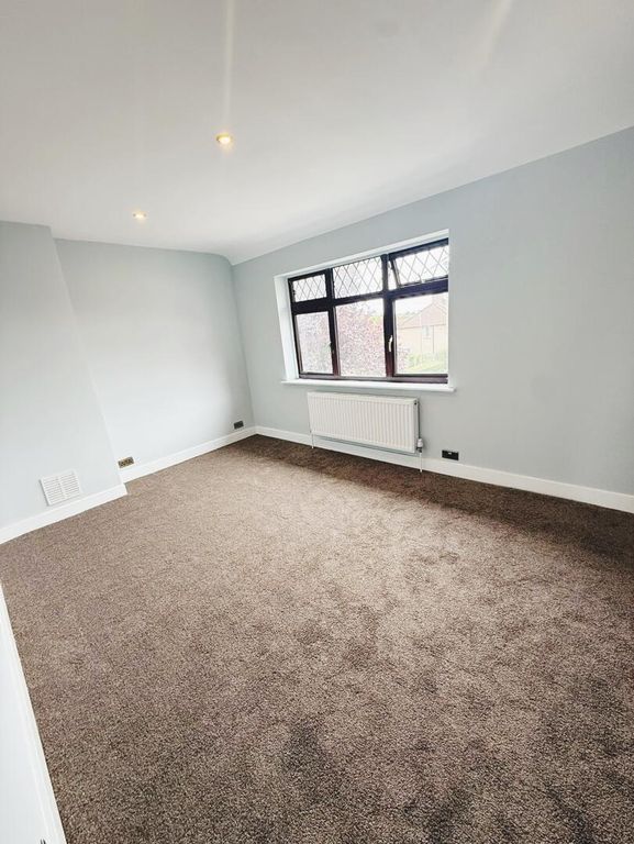 Property photo 1 of 7 Bedroom