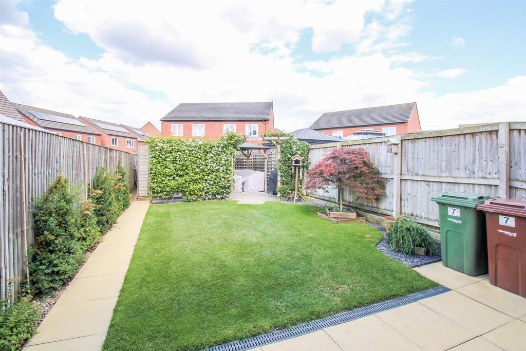Property photo 1 of 12 Outside