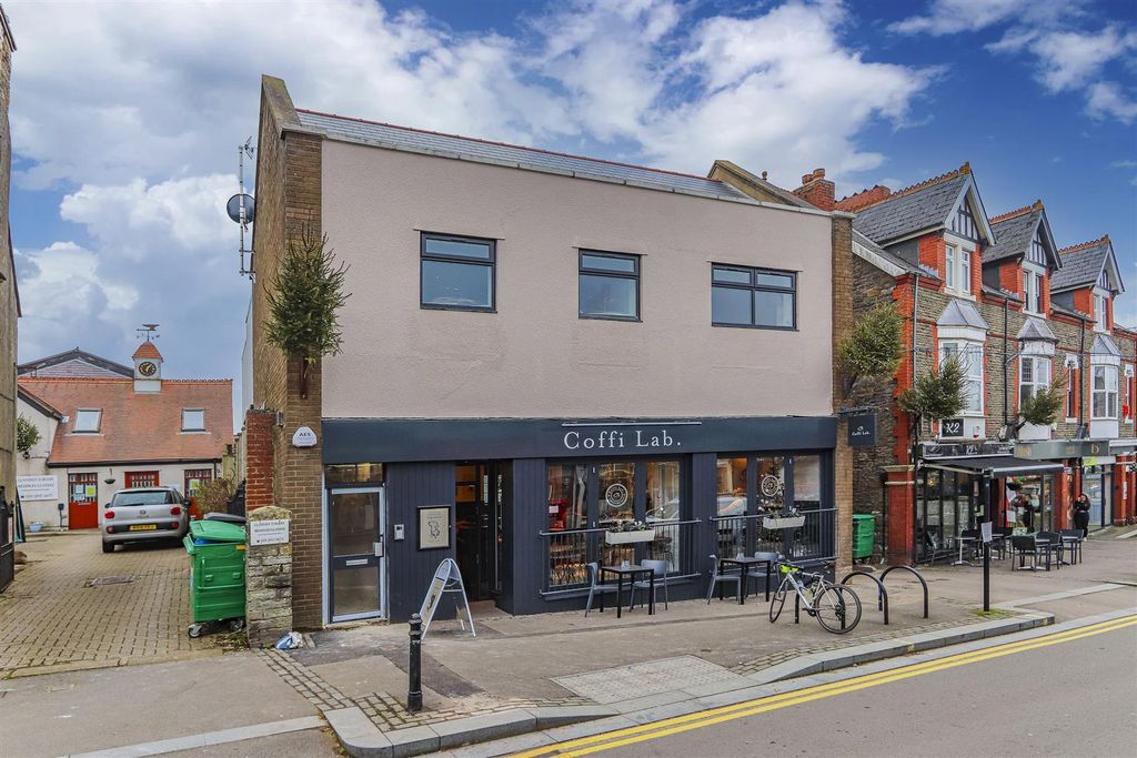 Property photo 1 of 8 High Street 21 Ext.Jpg