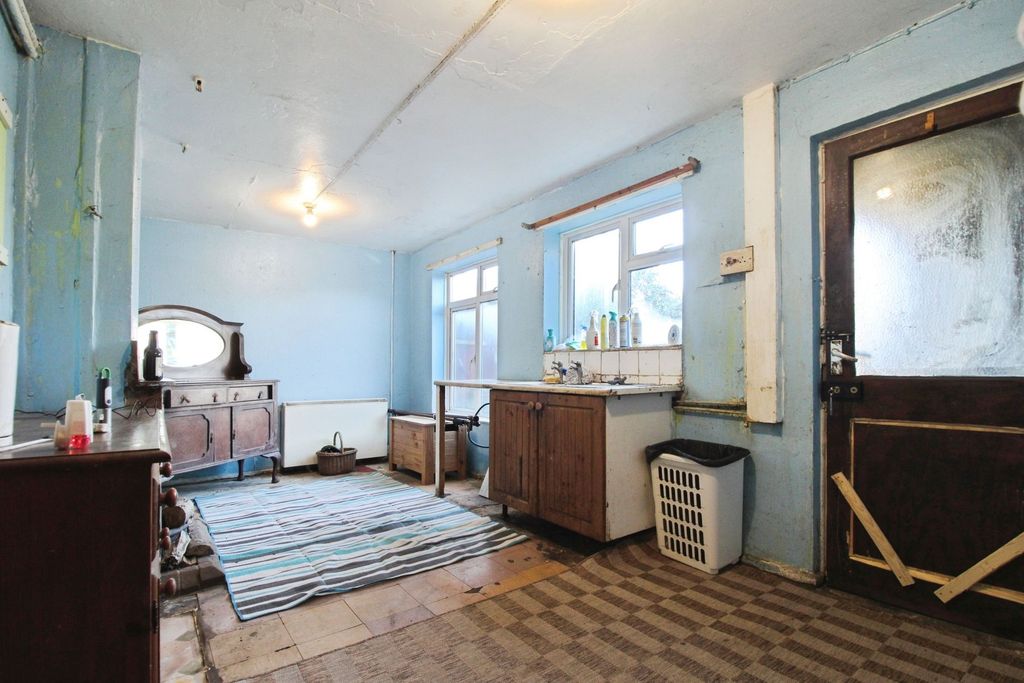 Property photo 3 of 12 Kitchen Breakfast Room