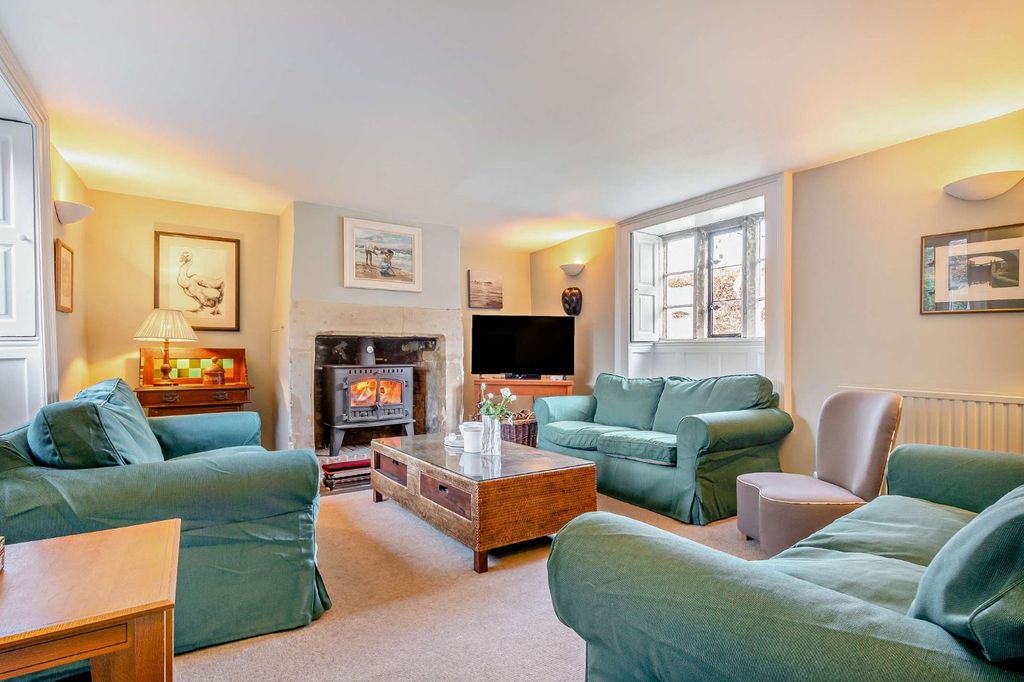 Property photo 2 of 19 Sitting Room