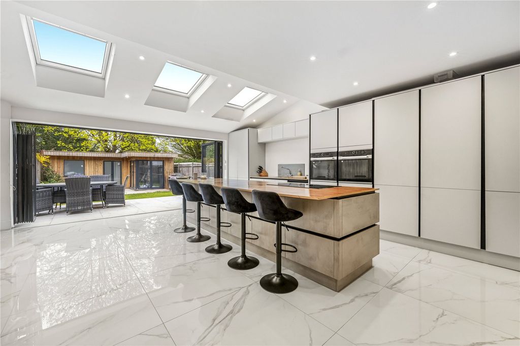 Property photo 1 of 11 Picture No. 17