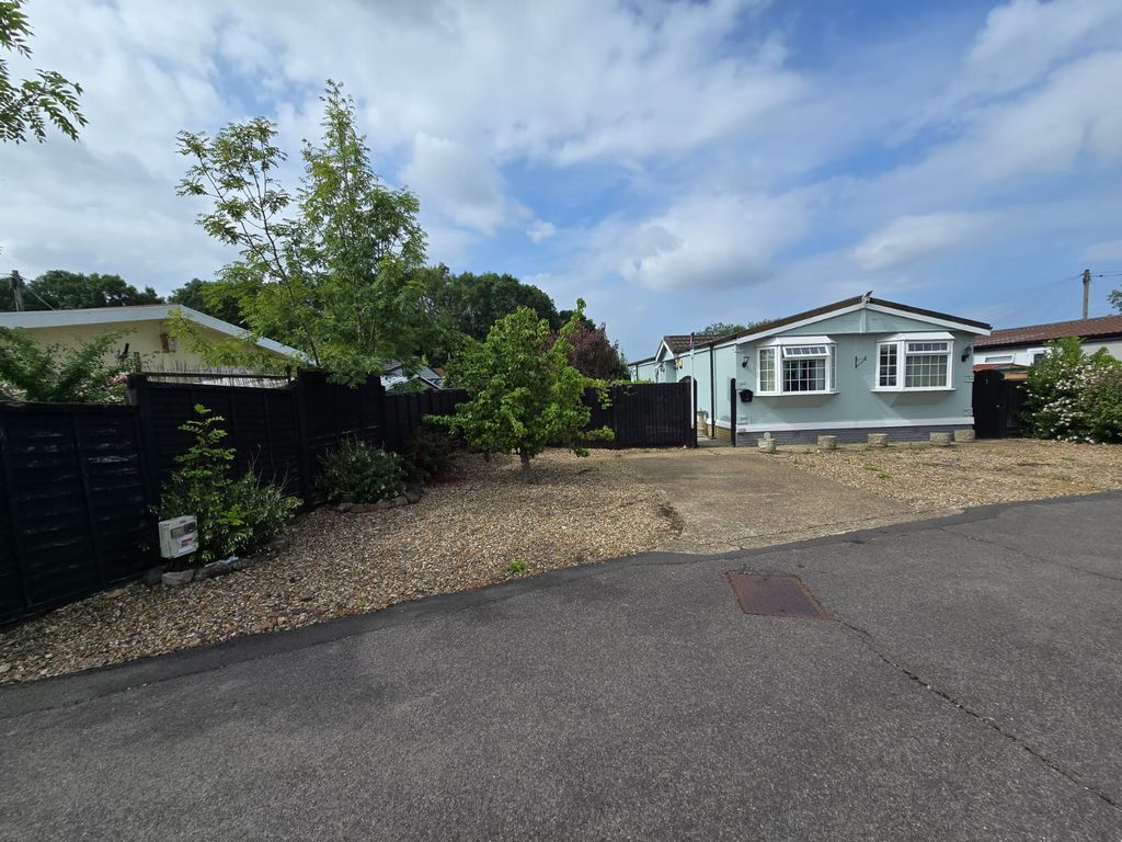 Property photo 2 of 27