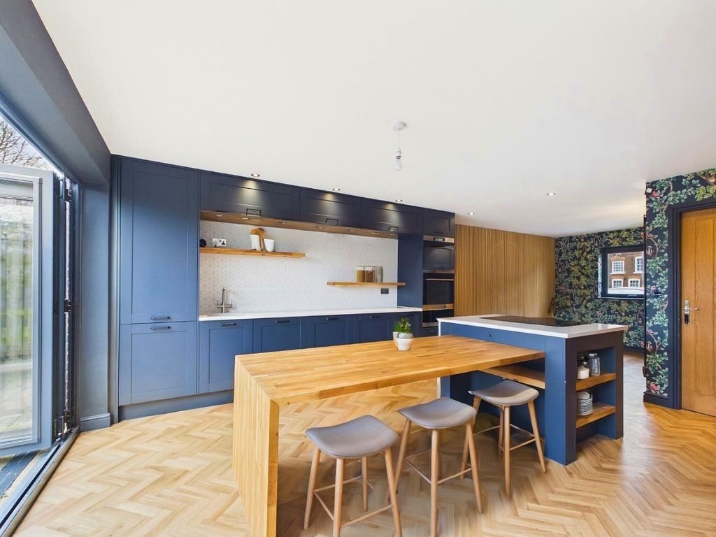 Property photo 2 of 19 4845534