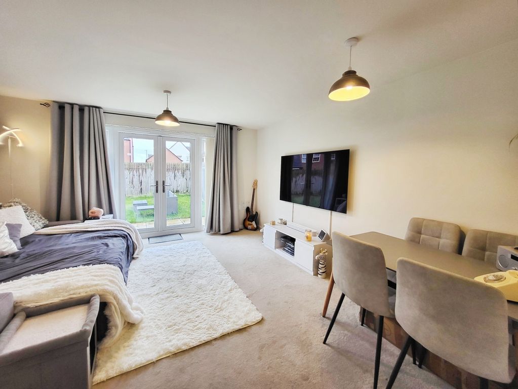 Property photo 3 of 11 Lounge Dining Room