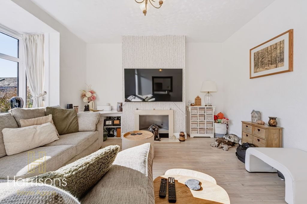 Property photo 3 of 27 5673894