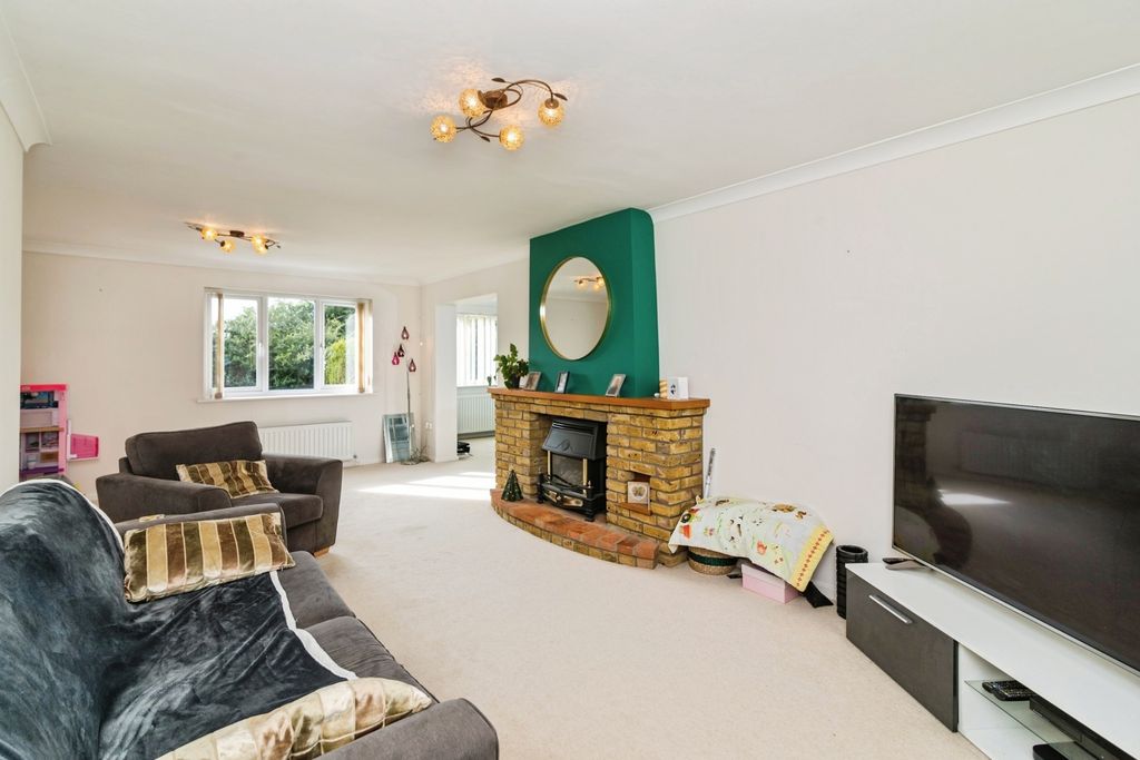 Property photo 2 of 20 Sitting Room