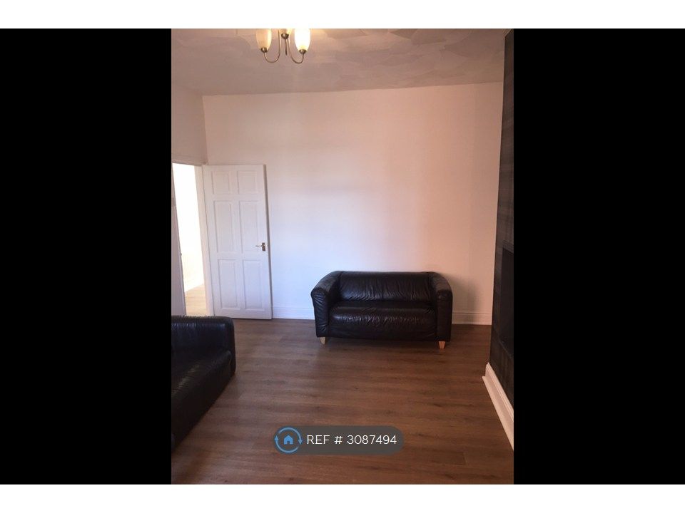 Property photo 2 of 7 Living Room