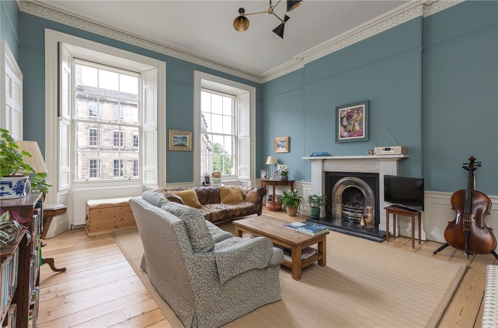 Property photo 3 of 12 Sitting Room