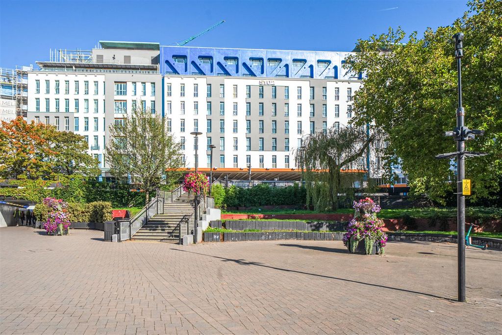 Property photo 3 of 21 Hollis Morgan