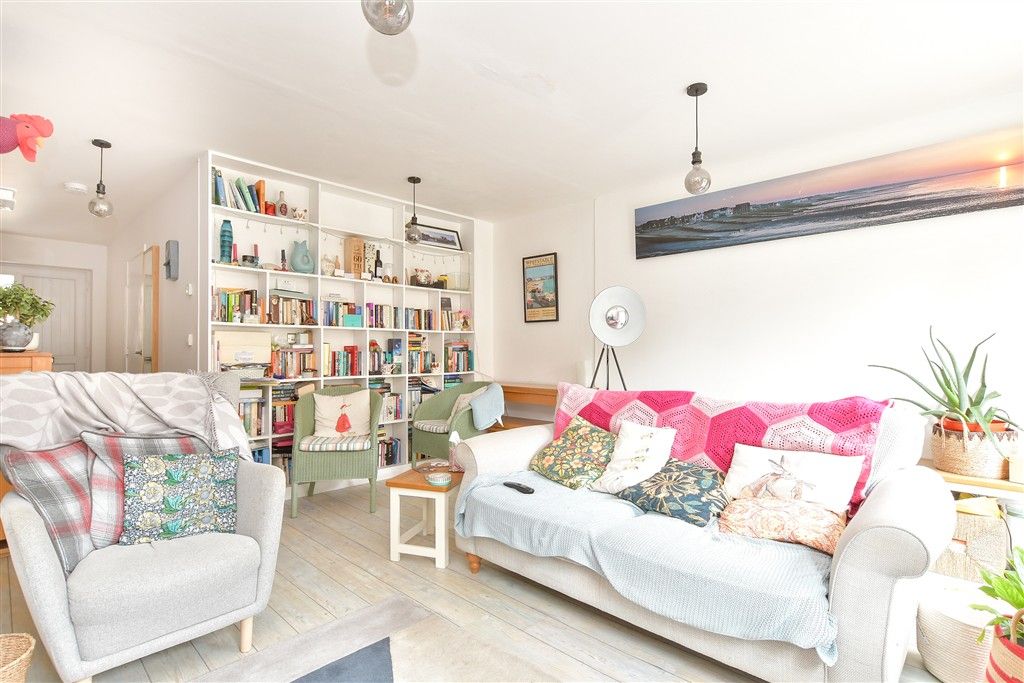 Property photo 1 of 15 Lounge