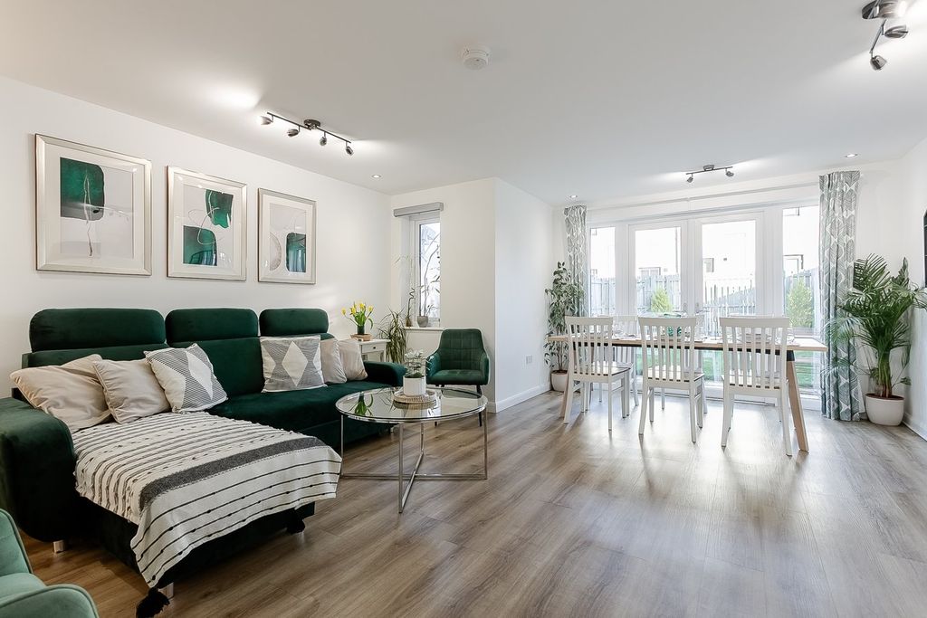 Property photo 2 of 33