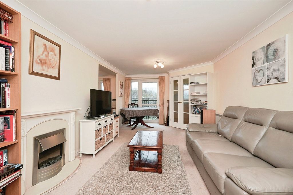 Property photo 2 of 11 Lounge