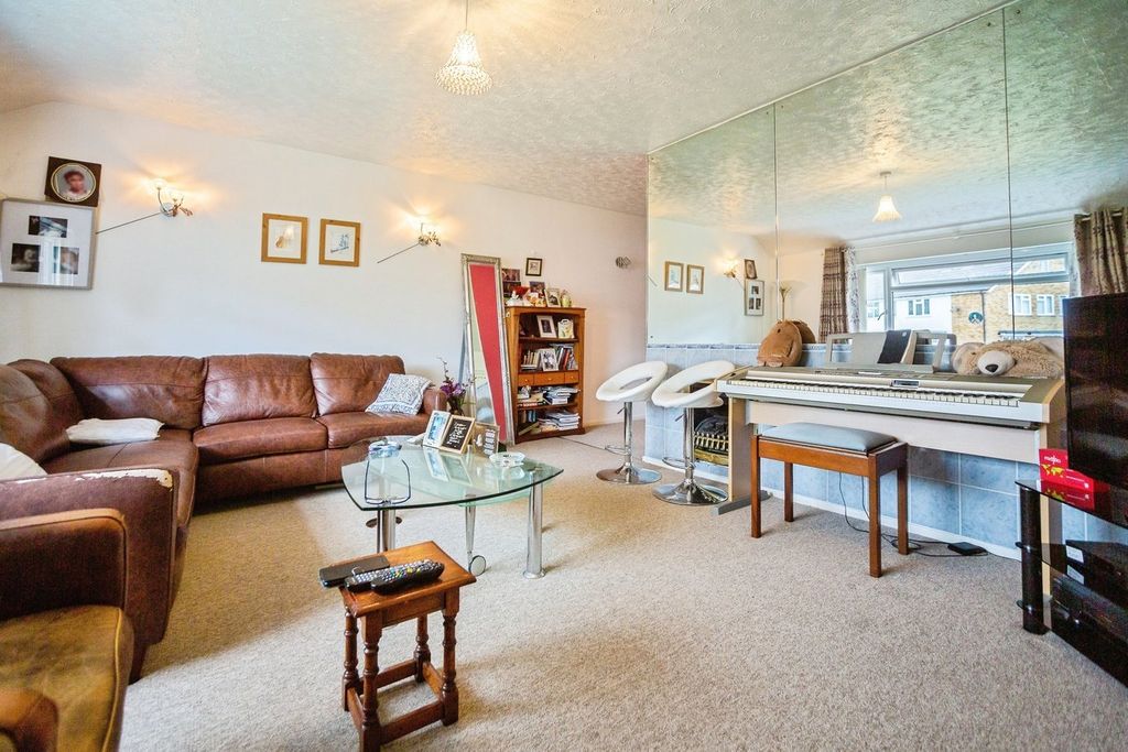 Property photo 3 of 18