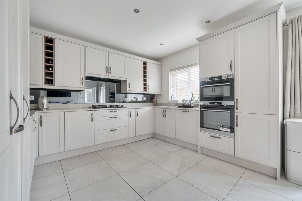 Property photo 2 of 15 Kitchen