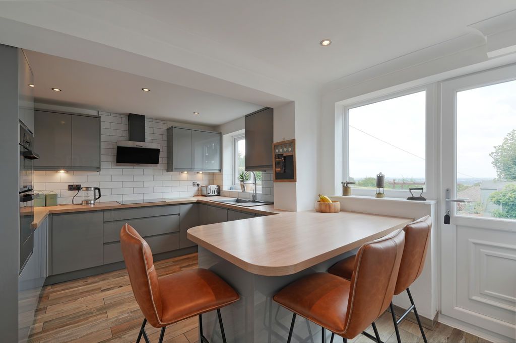 Property photo 1 of 46 Kitchen