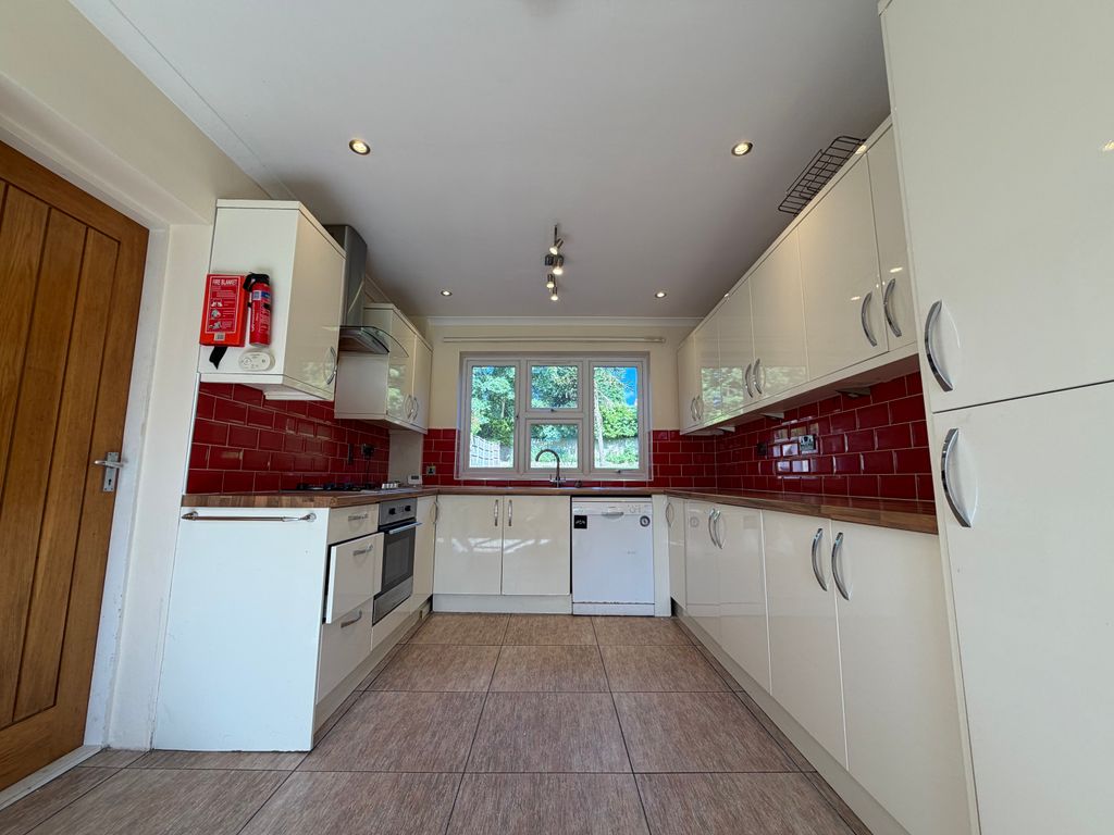 Property photo 3 of 19 Image