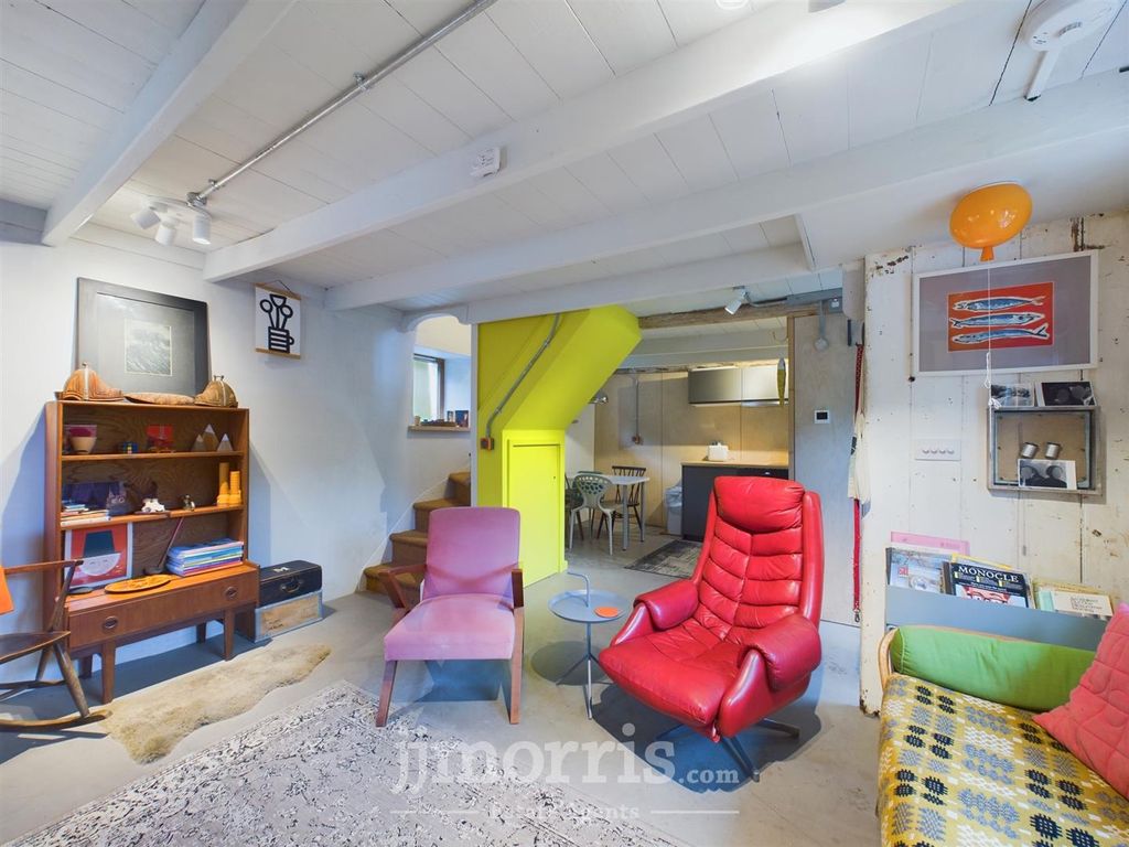 Property photo 3 of 24 Cam03686G0-Pr0177-Still007.Jpg