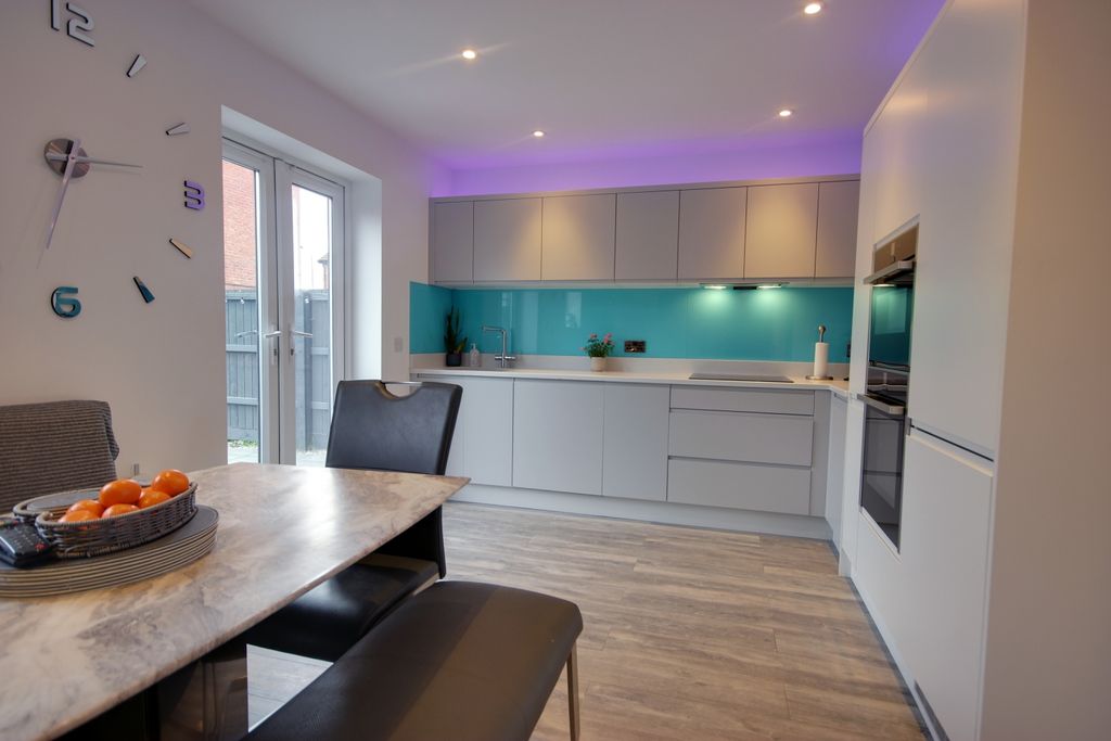 Property photo 2 of 20 1 Kit Din A