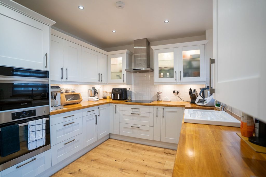 Property photo 1 of 36