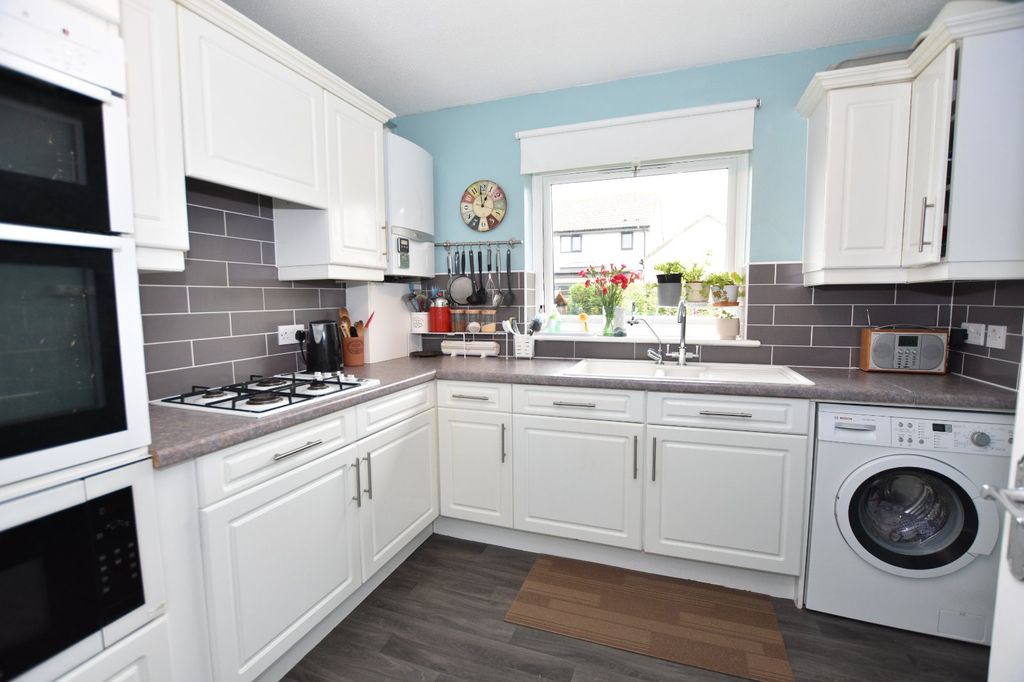 Property photo 3 of 16 Kitchen
