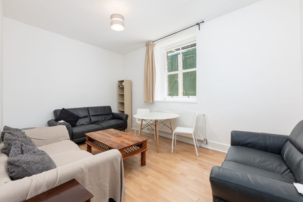 Property photo 1 of 8 Cadogan Court F16...