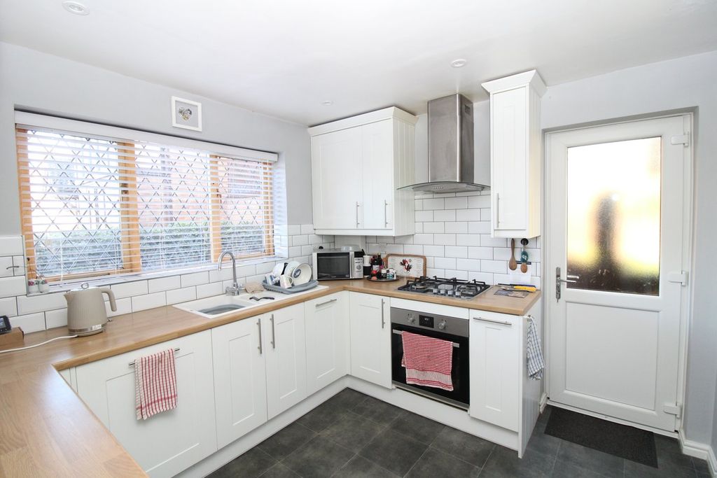 Property photo 3 of 21 Kitchen