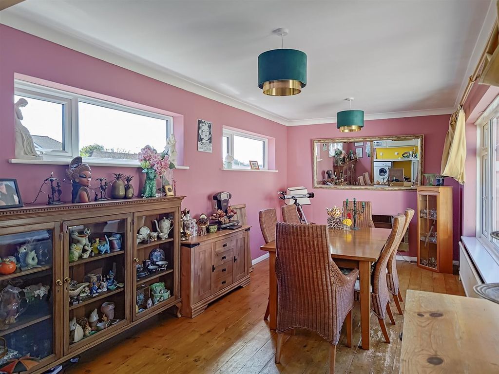 Property photo 3 of 23 Dining Room