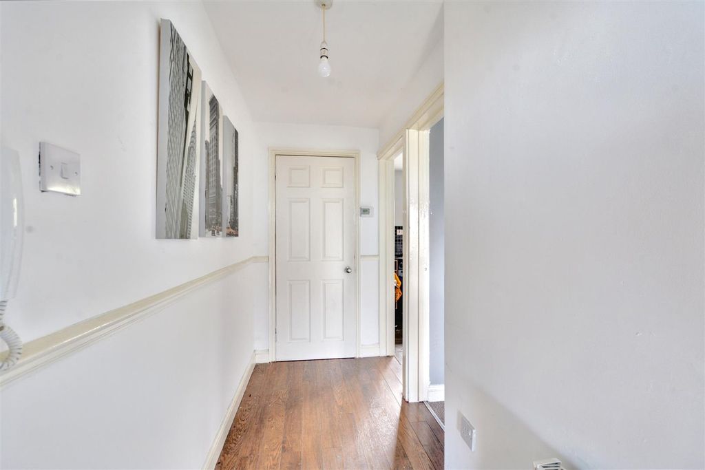 Property photo 3 of 16 Hallway_2.Jpeg