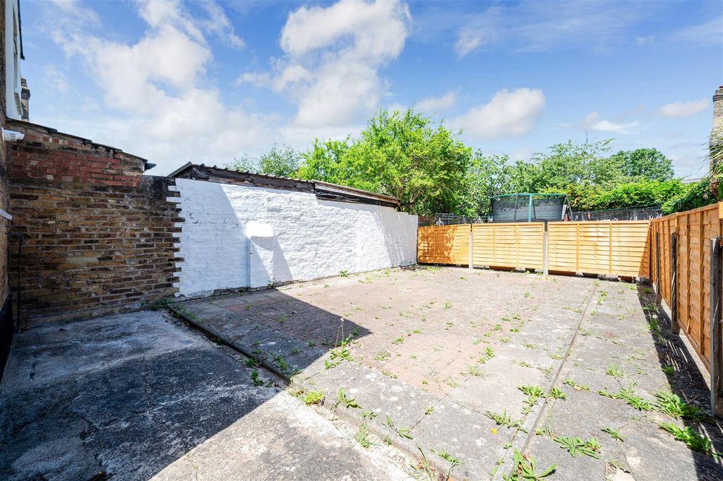 Property photo 3 of 12