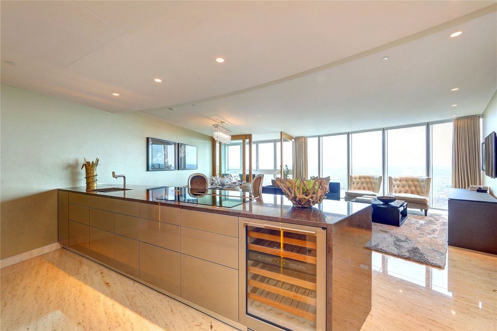 Property photo 3 of 10 Kitchen
