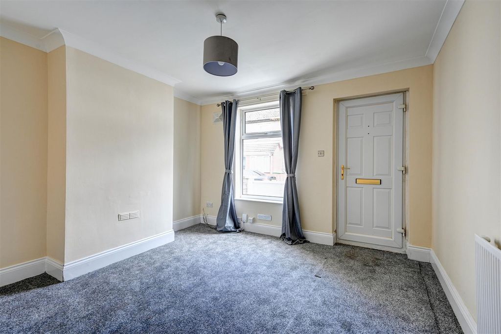 Property photo 2 of 15 Sitting Room.Jpg