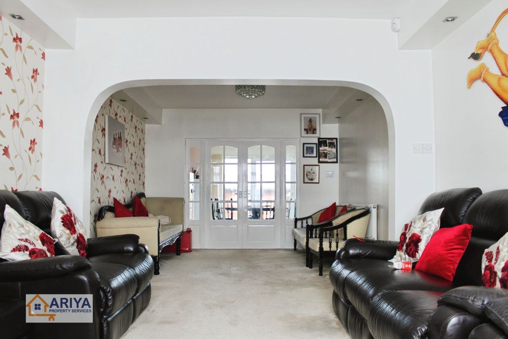 Property photo 2 of 23