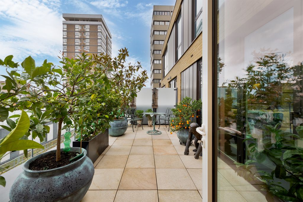 Property photo 2 of 26