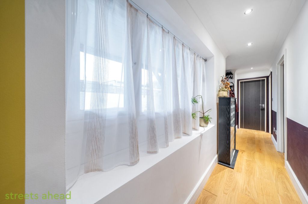 Property photo 3 of 35 73E8847d-3c92-4Da...