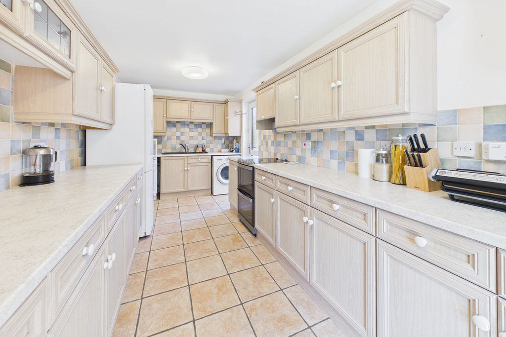 Property photo 3 of 31