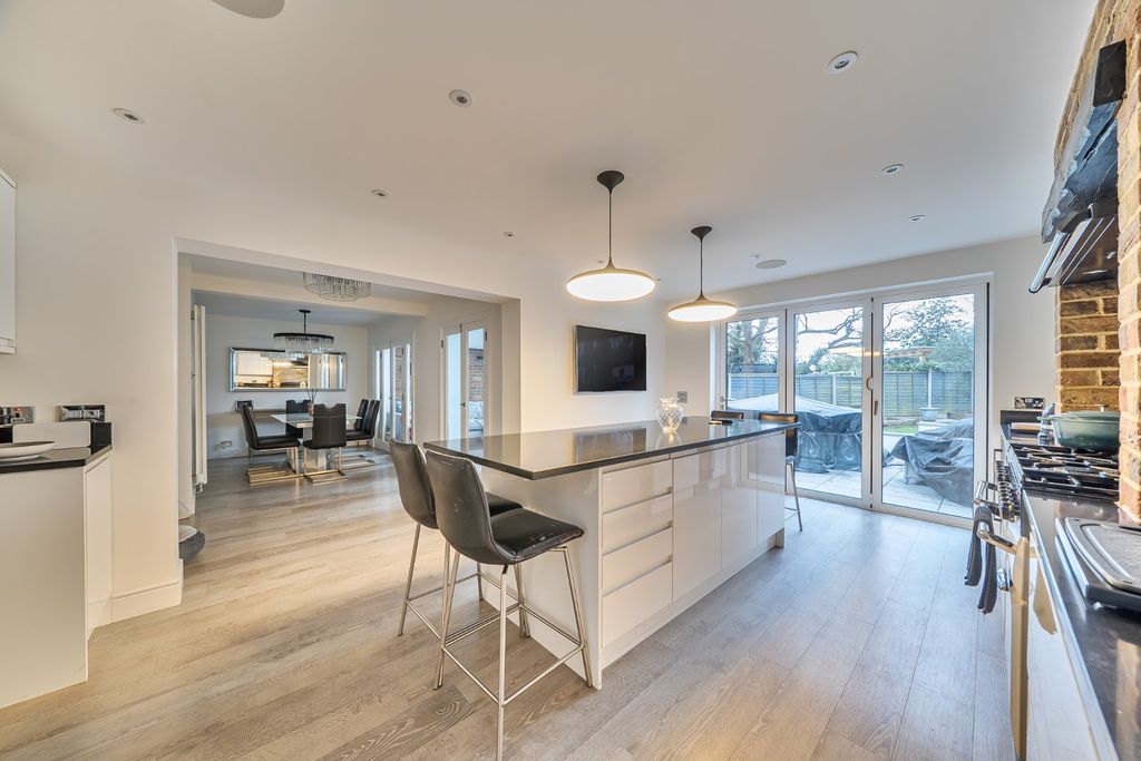 Property photo 3 of 22 Picture No. 02