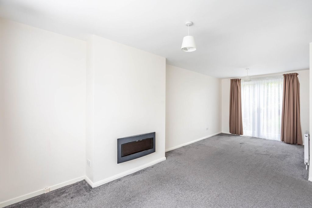 Property photo 2 of 17 Living Room