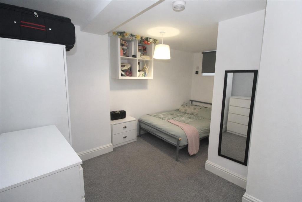 Property photo 2 of 19 Chatgpt Image Jan 31, 2026, 10_48_00 Am.Png