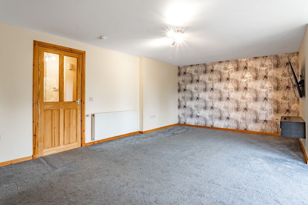 Property photo 2 of 25