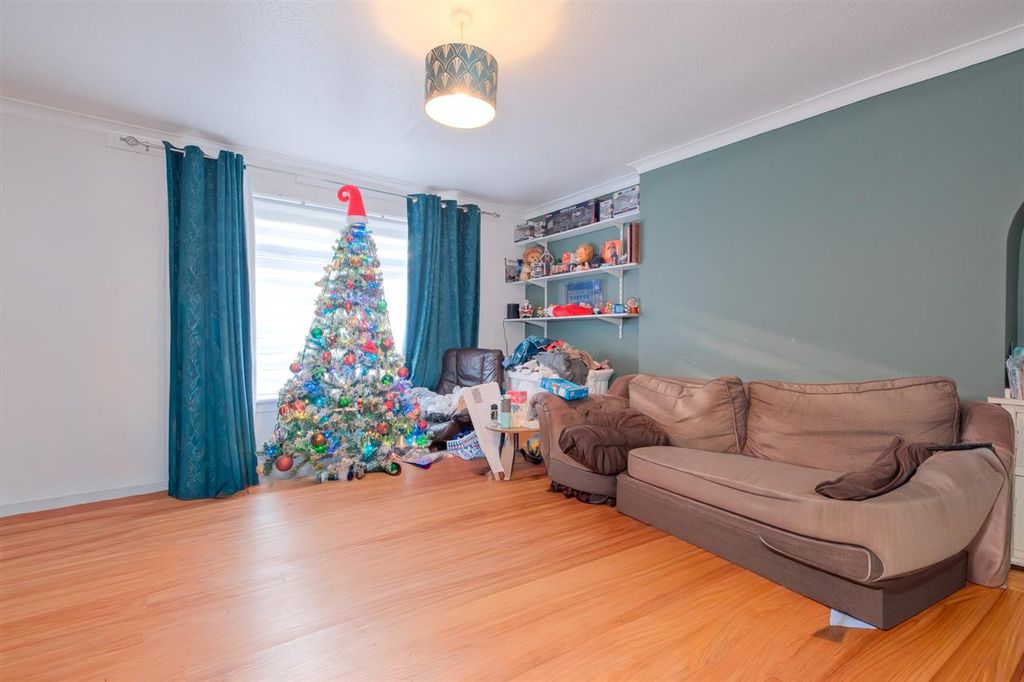 Property photo 2 of 10 Lounge