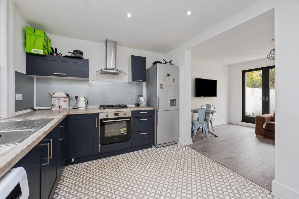 Property photo 2 of 7 5435651