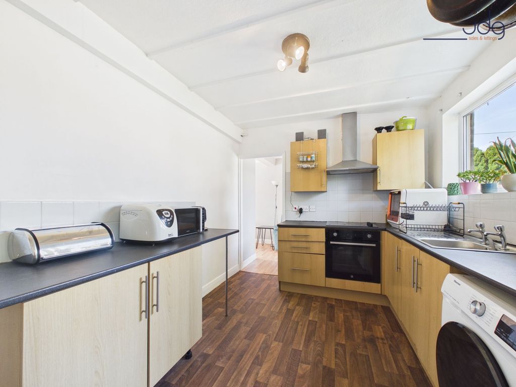 Property photo 2 of 15 Kitchen