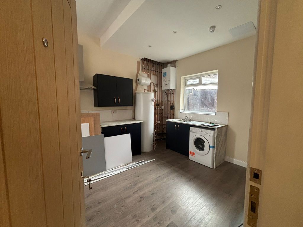 Property photo 3 of 5 Lounge Kitchen