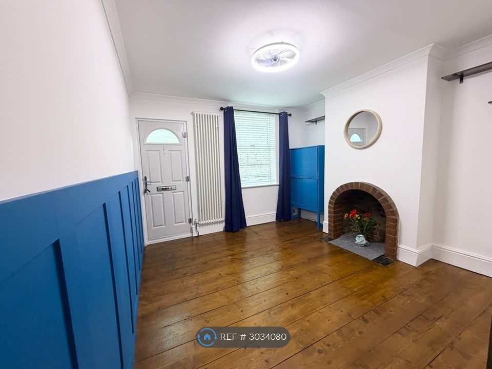 Property photo 2 of 19 Living Room