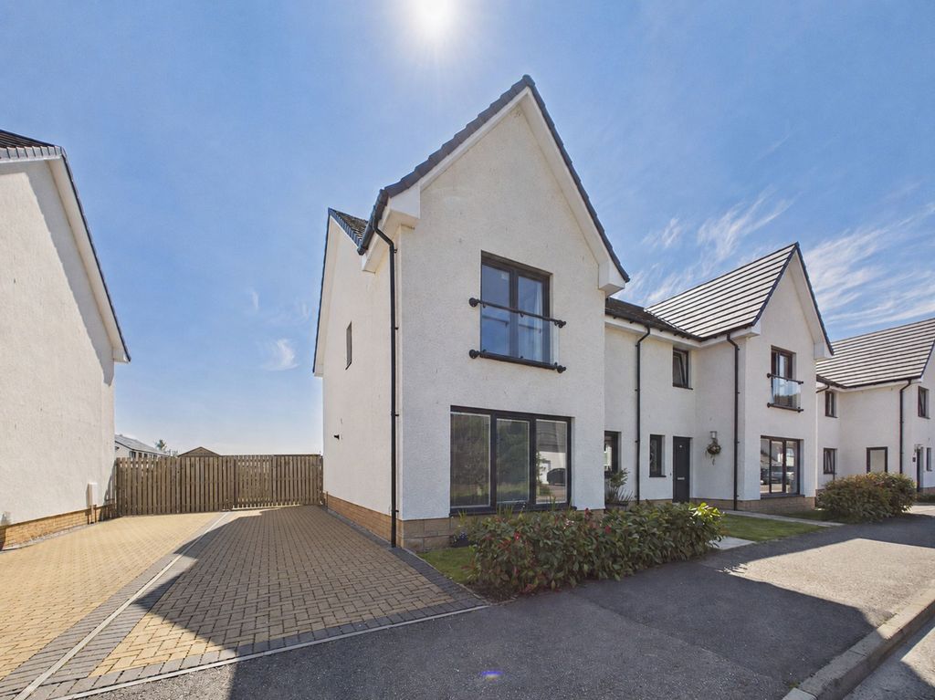 Property photo 1 of 33