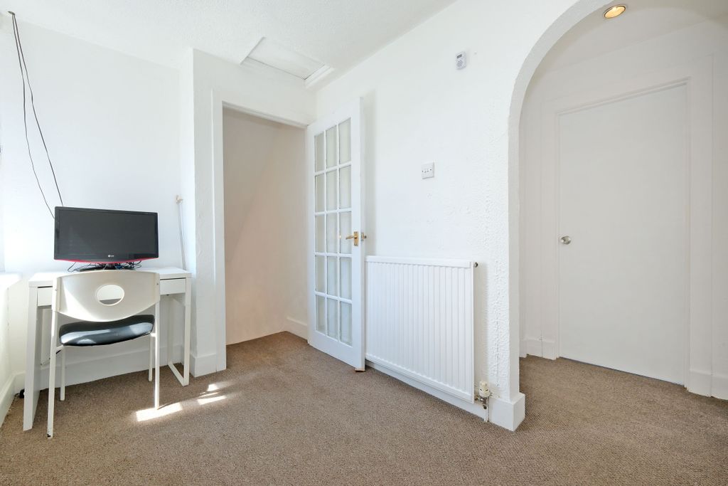 Property photo 3 of 35